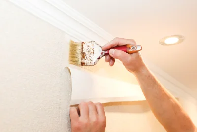 Pose de papier peint à Saleignes — revêtements muraux et toiles de verre